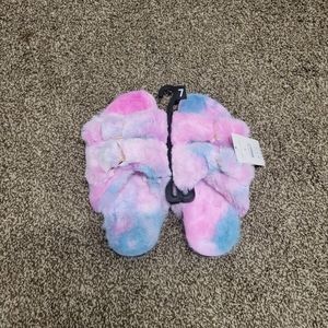Cute size 7 house shoes/slippers